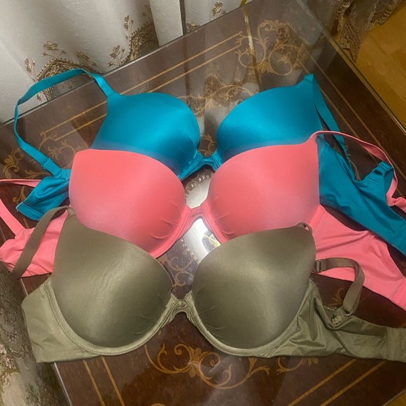 3 BRAS Barely worn, VICTORIA SECRET32-DD - Picture 3 of 11